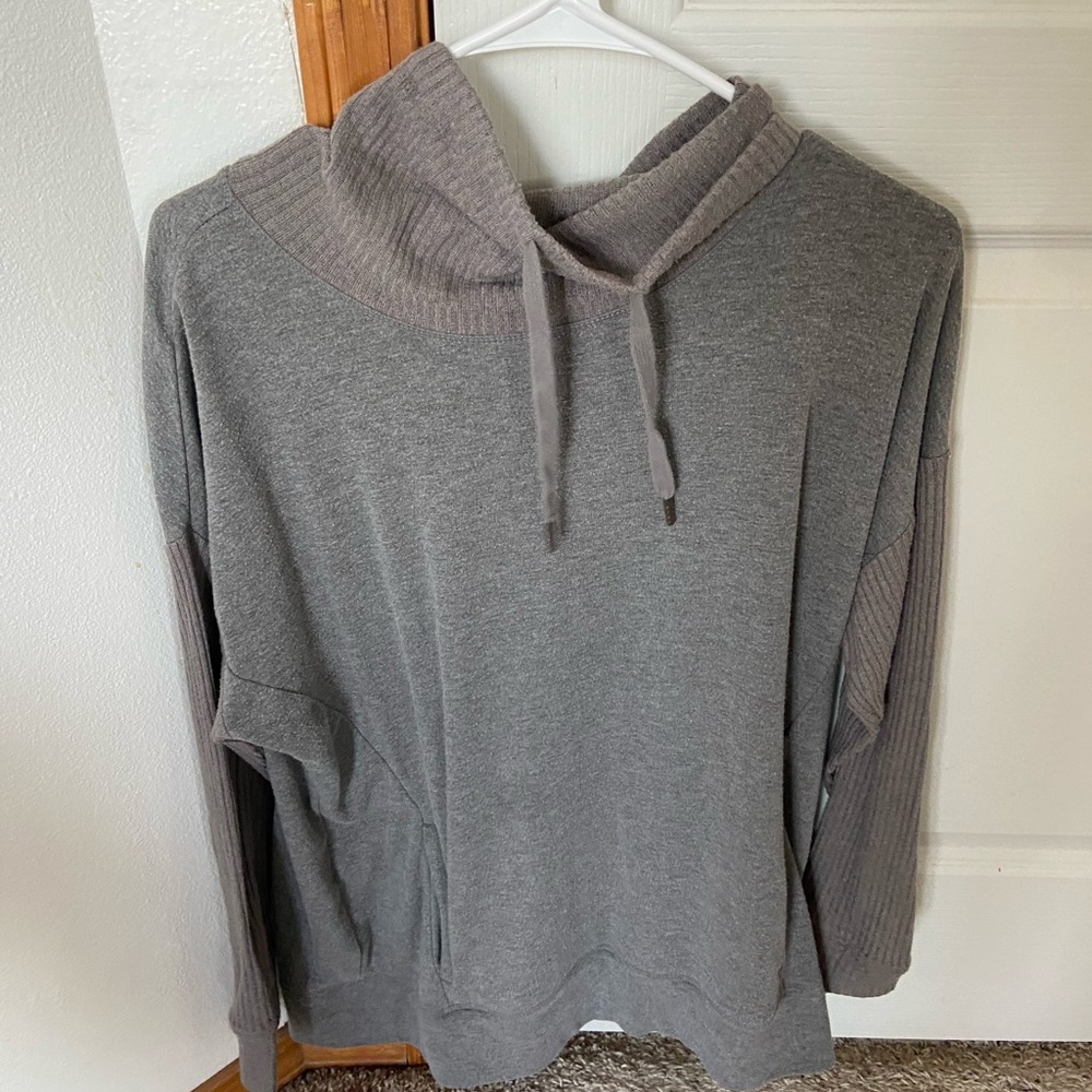 Gray pullover, long sleeve